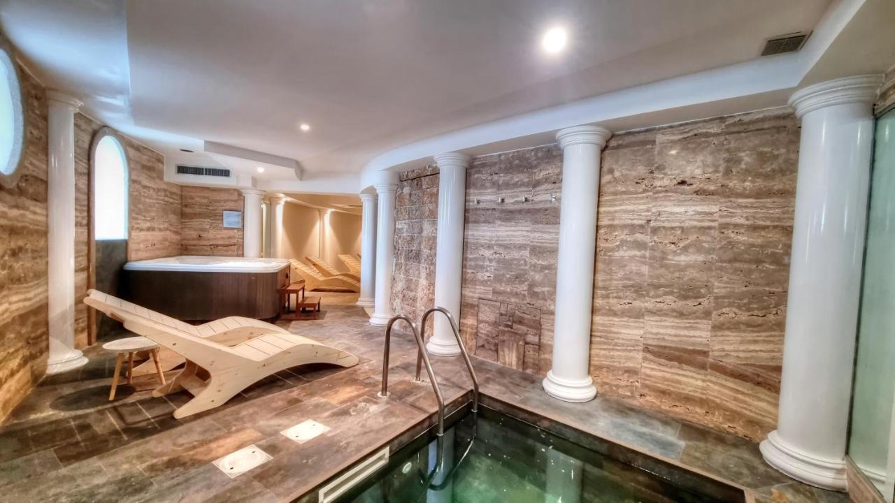 Hotel Plaza Порто Адзуро Екстериор снимка