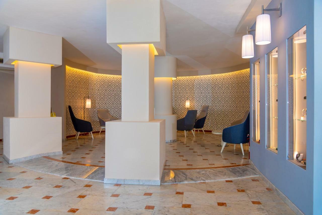 Hotel Plaza Порто Адзуро Екстериор снимка