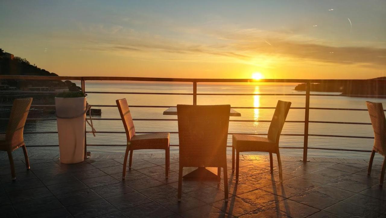 Hotel Plaza Порто Адзуро Екстериор снимка